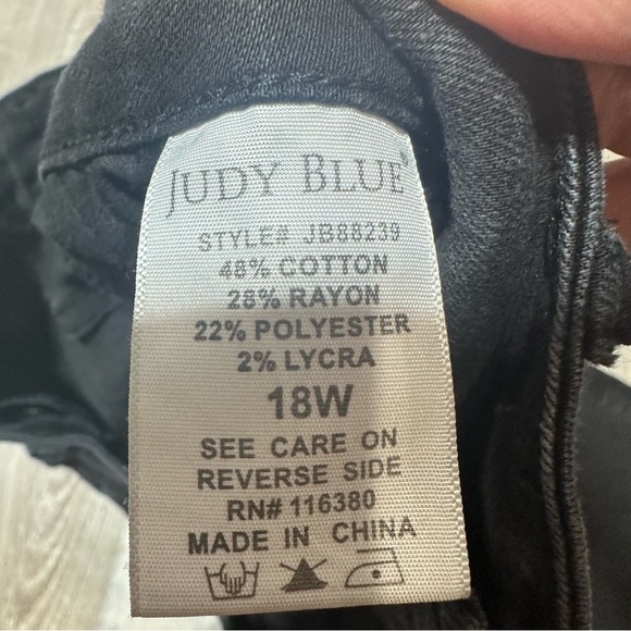 Judy Blue Black Stretch Skinny Capri Jean - Picture 8 of 9